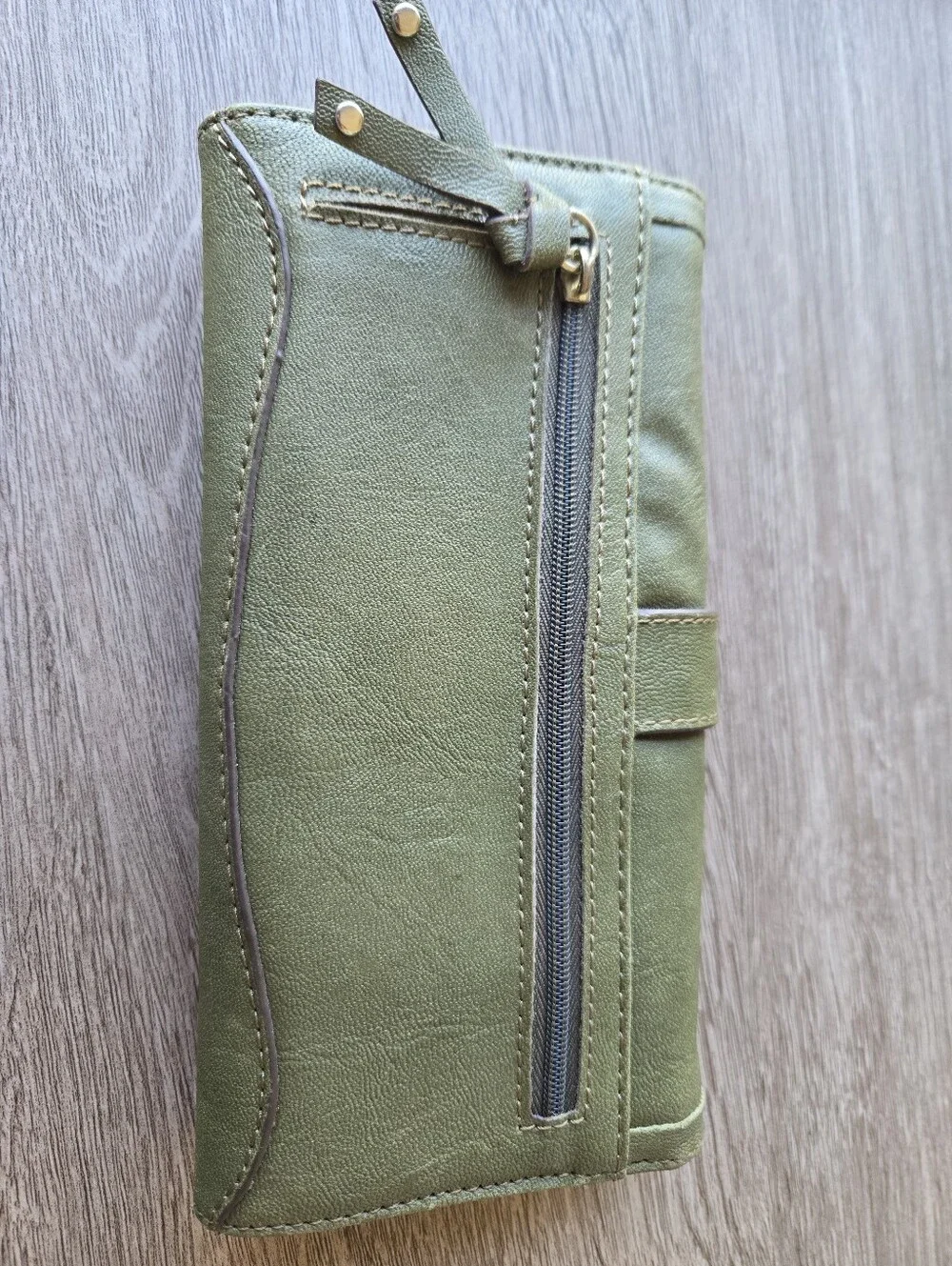 Relic Brand Olive Green Trifold Wallet Clutch Gold Hardware Vintage Y2K Boho